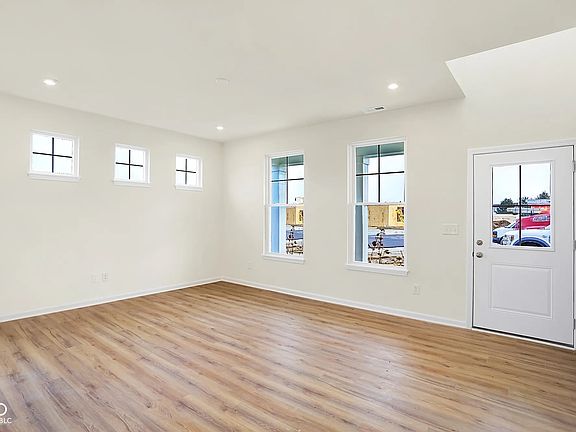 3rd image of 3959 Wren Dr