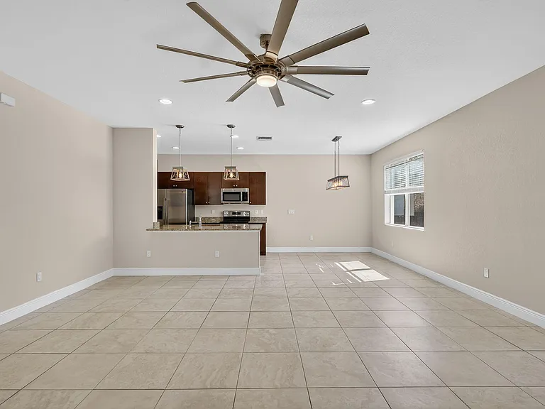1609 NW Cataluna Cir — Photo 9