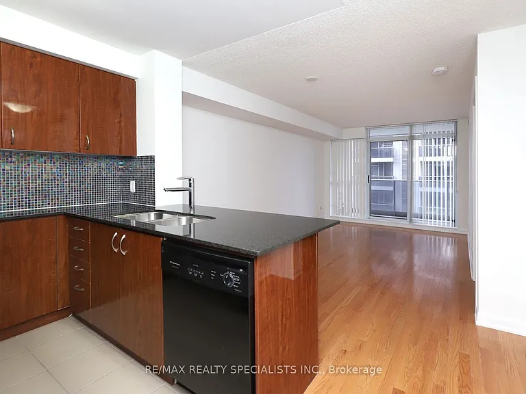 5791 Yonge St #706 — Photo 8