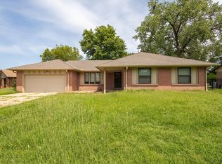 6918 E Newbury Cir, Wichita, KS 67226