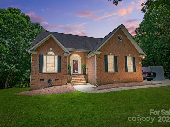 1016 Hunley Hill Ct, Matthews, NC 28104