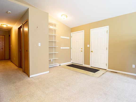 5th image of 364 Marilyn Rd
