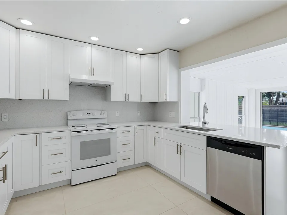 2151 Euclid Ter
