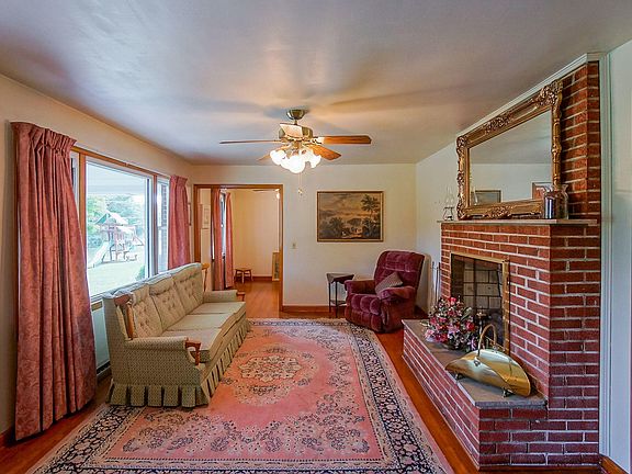 4th image of 1053 Memorial Dr