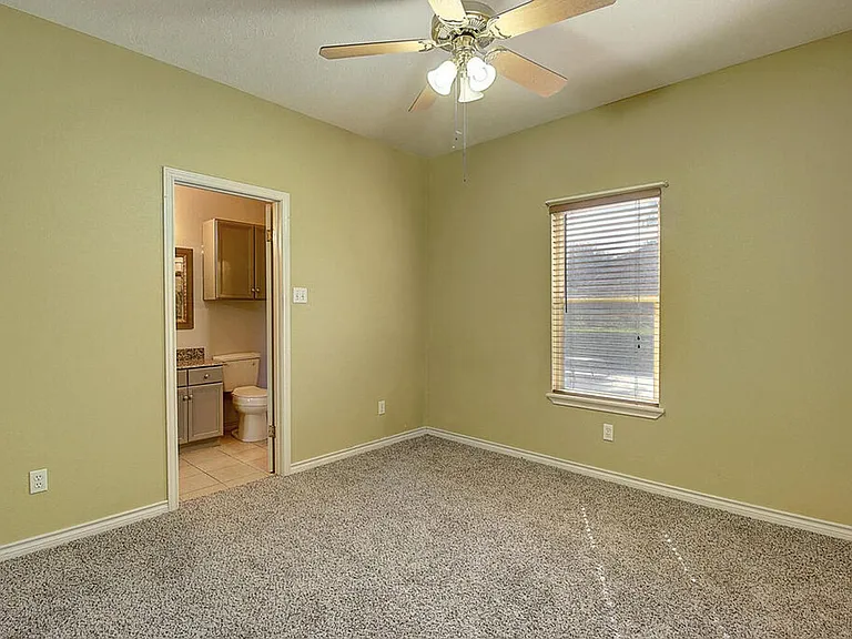 7642 Dallas St — Photo 41