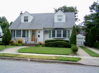 11 Milburn Rd, Valley Stream, NY 11580