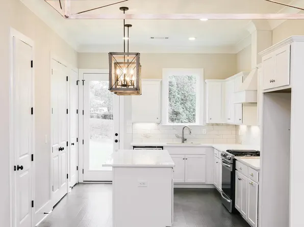 2106 Moores Mill Rd, Auburn, AL