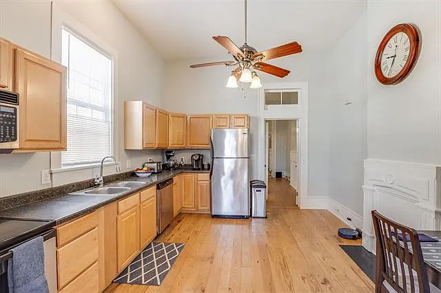 2 bed, 1.5 bath, 929 sqft, $1,750 — Photo 4