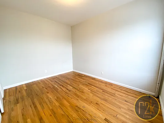 Rented by Realty 2000 Corp | media 13