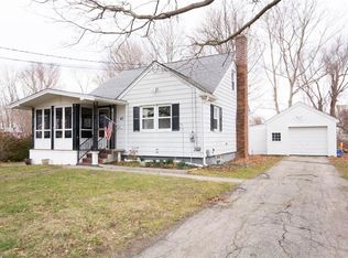 40 Cook St, Tiverton, RI 02878