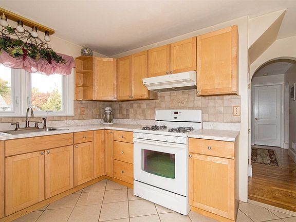 5th image of 43 Horseshoe Dr