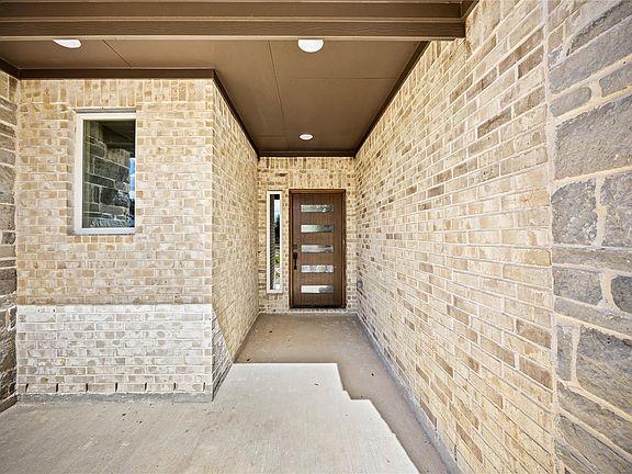 4th image of 513 Oleander St
