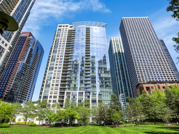 201 N Westshore Dr APT 2102, Chicago, IL 60601