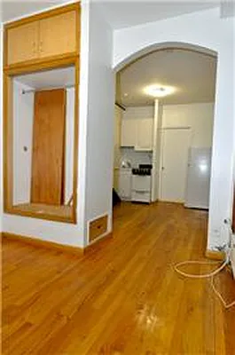 Rented by Veracity NYC LLC | media 17