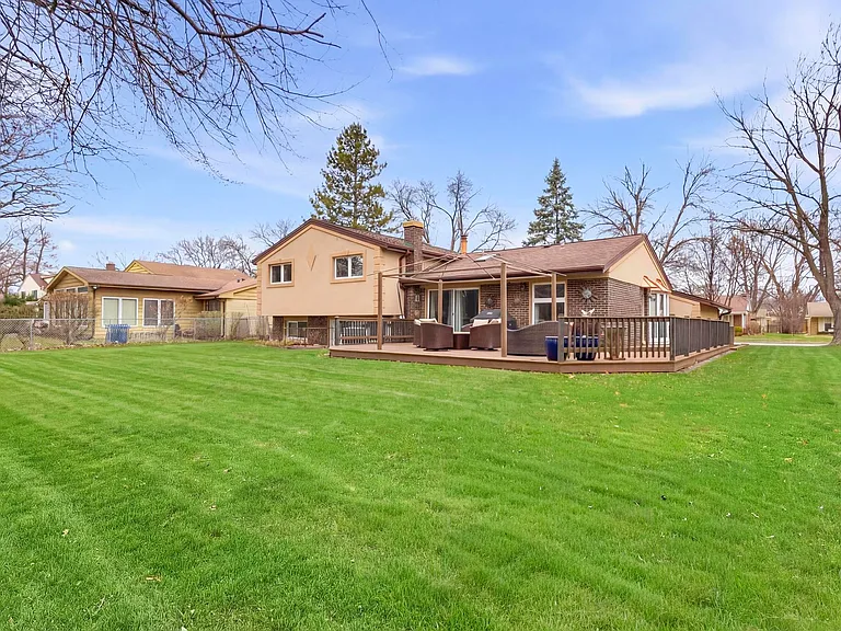 E Burr Oak Dr — Photo 6