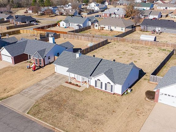 4th image of 1110 Sandstone Dr