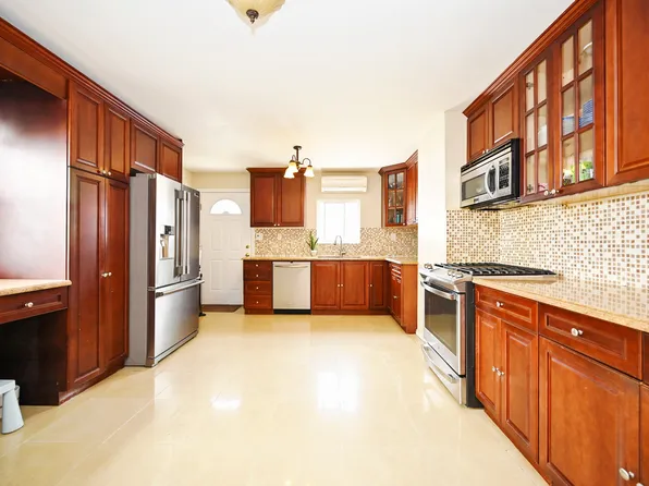 1919 East 35th Street image 1 of 23