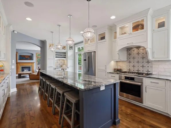 6451 Fox Dr, Chanhassen, MN 55317