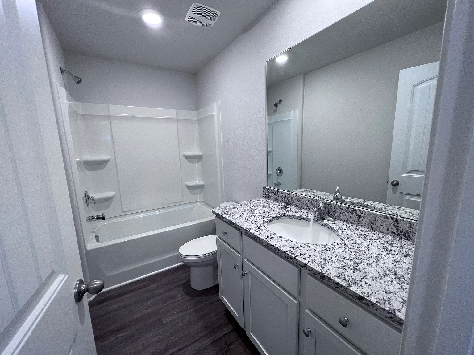 4 bed, 2.5 bath, 1995 sqft, $2,450 — Photo 4