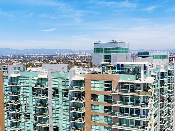 3rd image of 13700 Marina Pointe Dr Unit 403