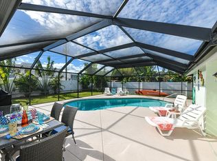 2716 Eloise St, Sarasota, FL 34231