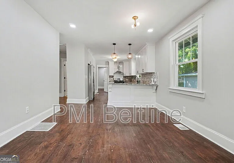 1164 Sells Ave SW — Photo 4