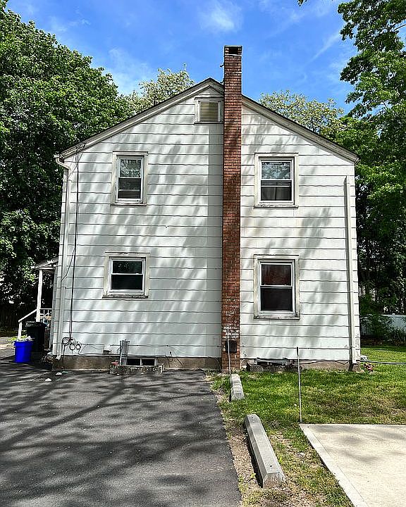 2nd image of 93 Carol St