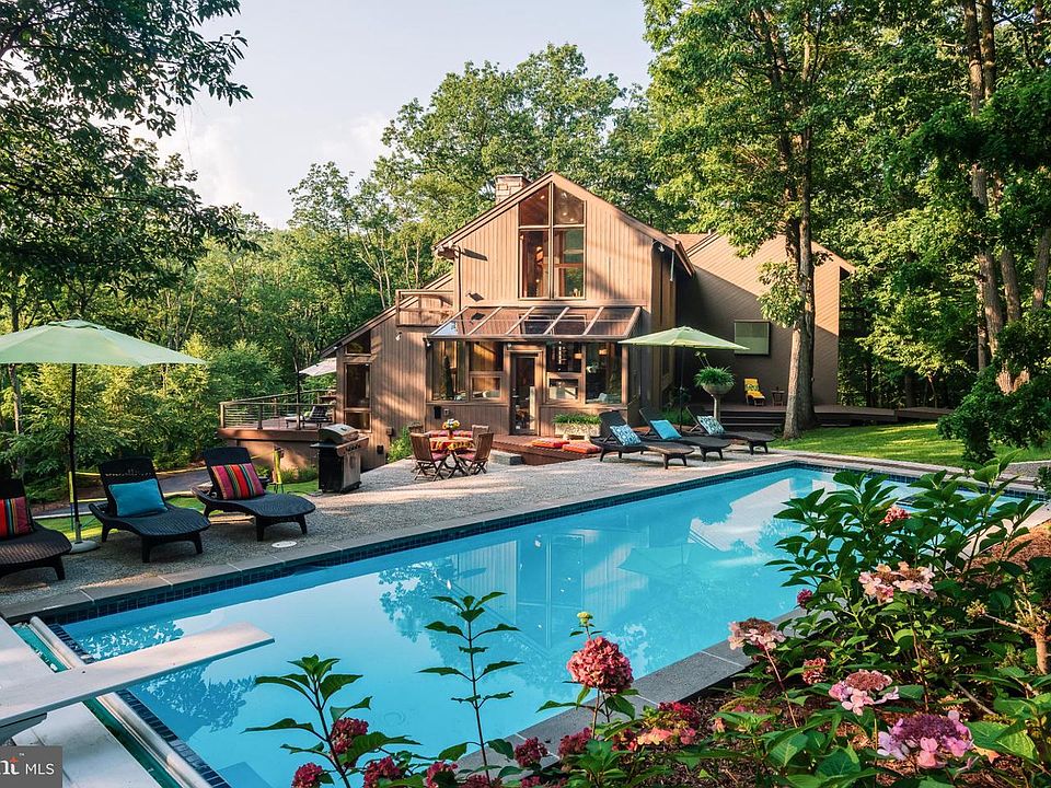 1st image of 725 Laurel Ridge Rd