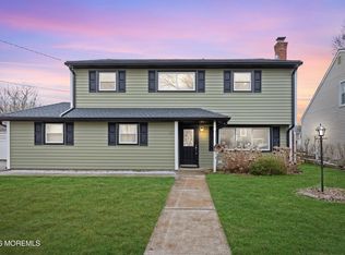 20 Surrey Drive, Hazlet, NJ