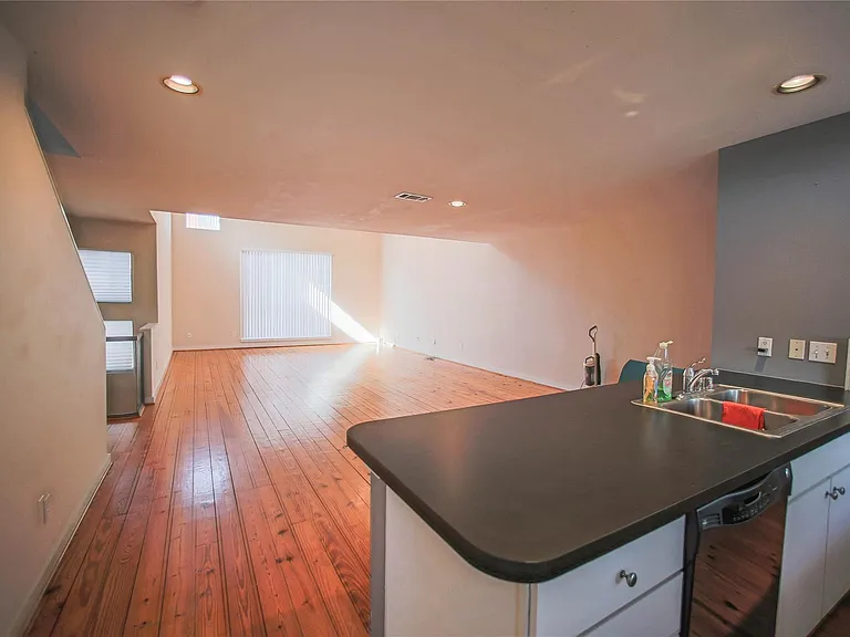 6913 Yellowstone Way Dr — Photo 10