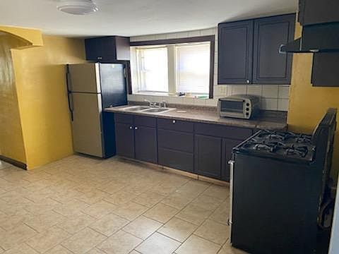 3rd image of 3827 Euclid Ave #G