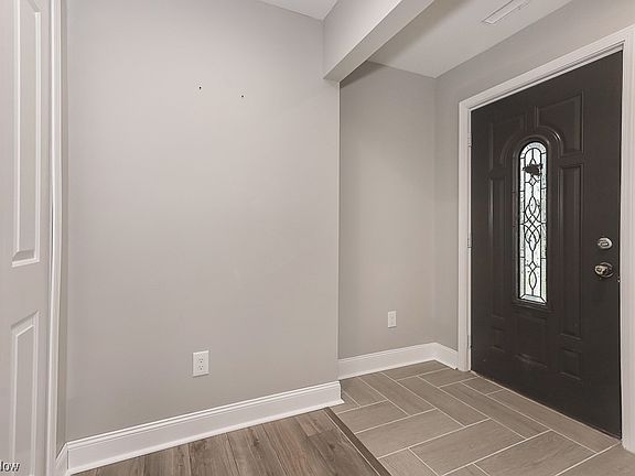 3rd image of 15935 Eleanore Dr