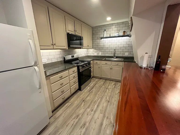 135 Fordham Ln #A — Photo 4