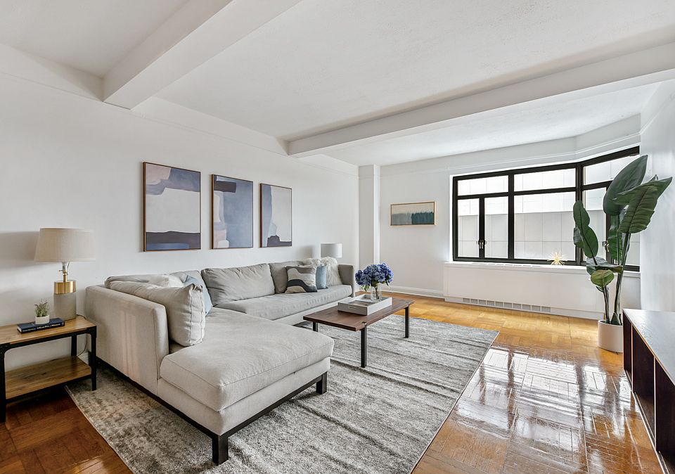 1st image of 25 W 54th St #9F