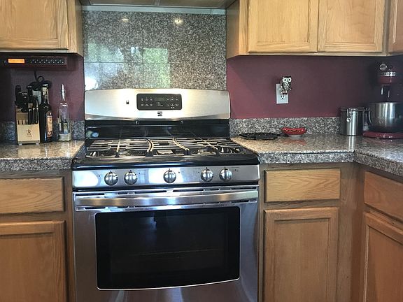 Gas range and lots of storage space