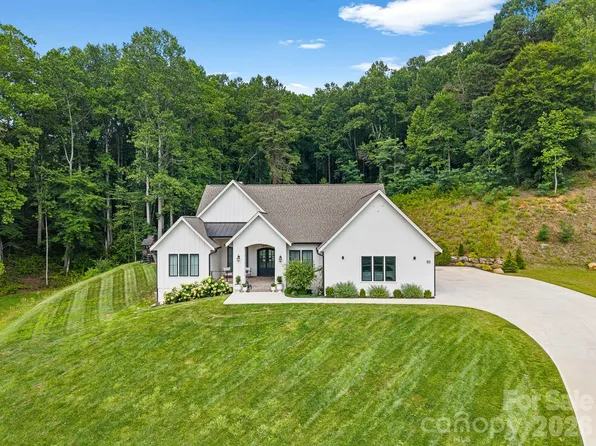 30 Bridgeway Dr, Candler, NC 28715
