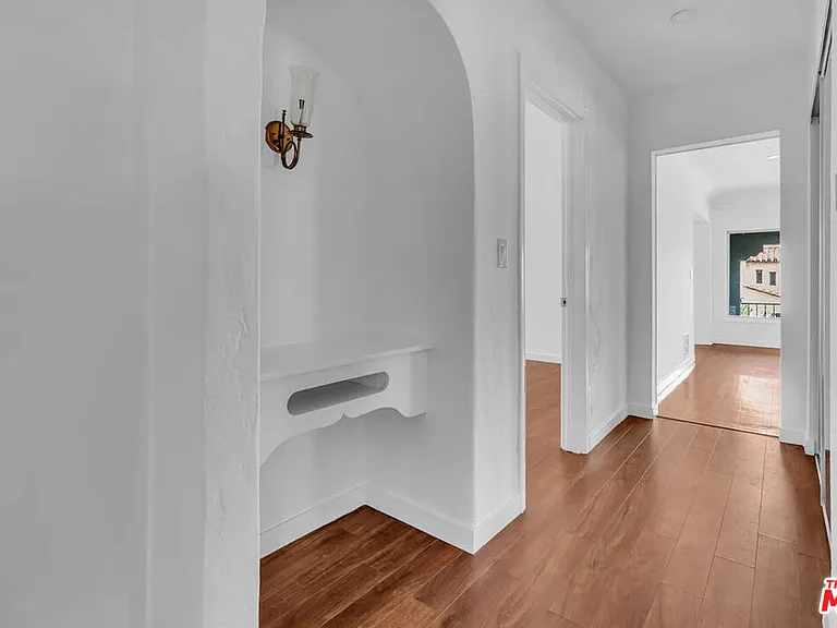 8300 Blackburn Ave — Photo 15