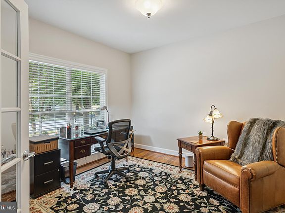 3rd image of 19 Eagle Bluff St