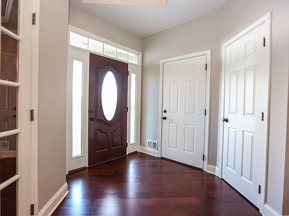 2nd image of 19 Prestwick Ln