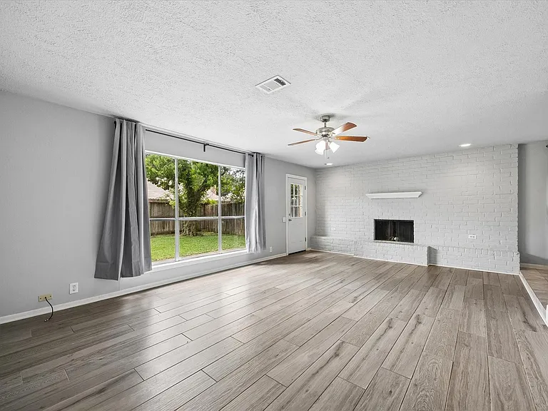 2110 Gray Falls Dr — Photo 4