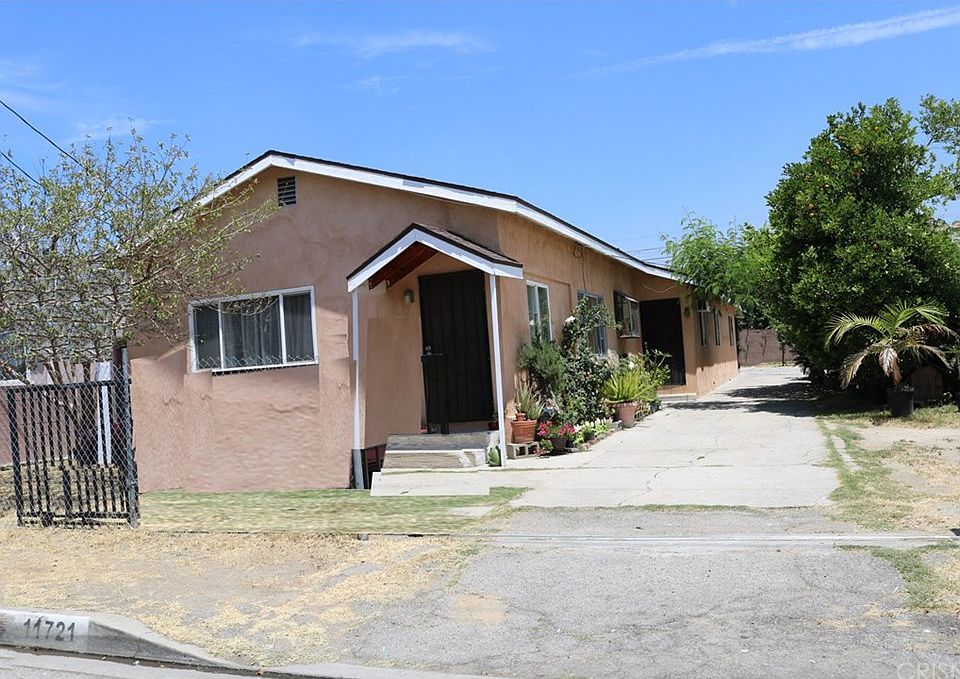 1st image of 11721 Blythe St