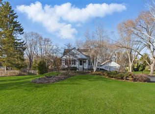 5620 W Sherwood Dr, Mequon, WI 53092