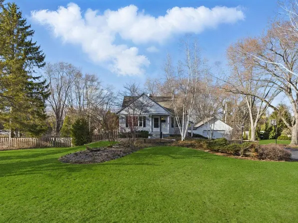 5620 West Sherwood DRIVE, Mequon, WI 53092