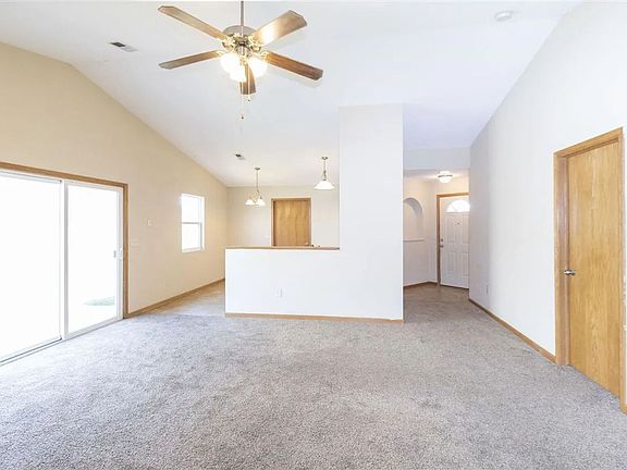 4th image of 1618 Hickory Ln