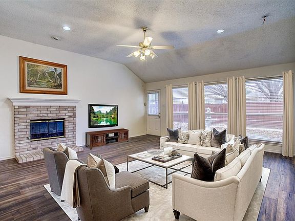 3rd image of 1000 Barkridge Dr