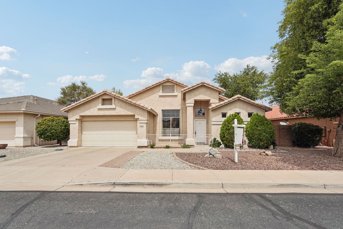 W Weatherby Dr-S2908-001.jpg