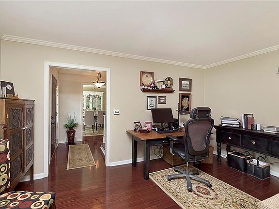 3rd image of 828 Dresser Dr