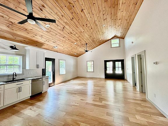 4th image of 2718 Cove Rd