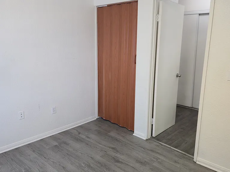 349 S Ashford Ave — Photo 21