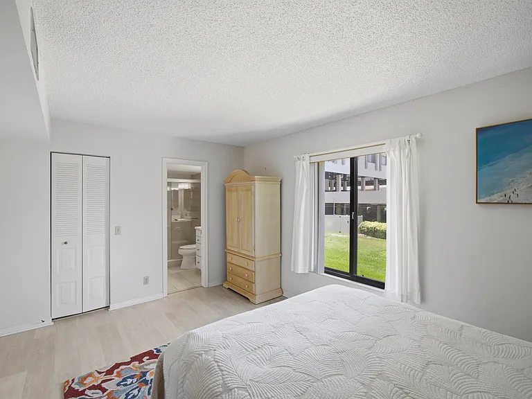 6322 Palma Del Mar Blvd S — Photo 12